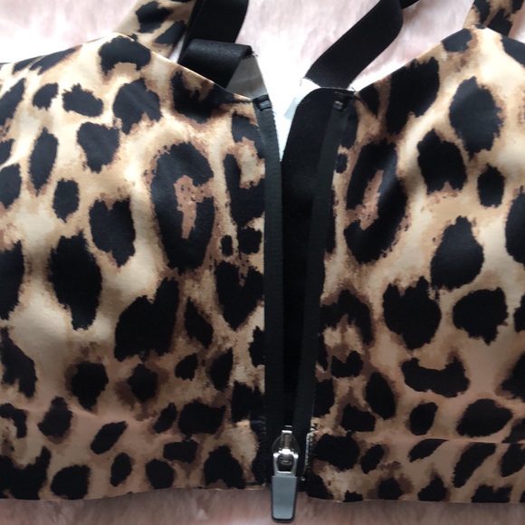 VICTORIA’S SECRET FRONT-CLOSE SPORT BRA - Picture 4 of 8